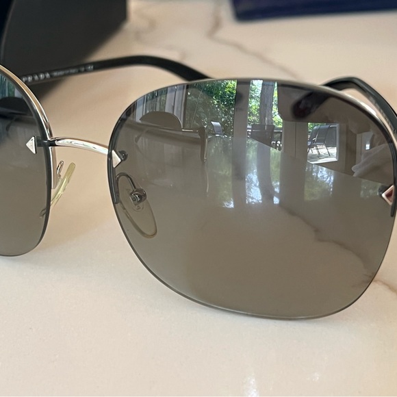 Prada sunglasses - Picture 1 of 13